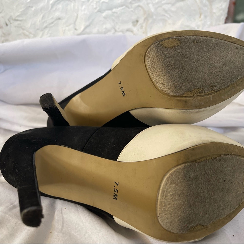 Studded round toe - Picture 3 of 8